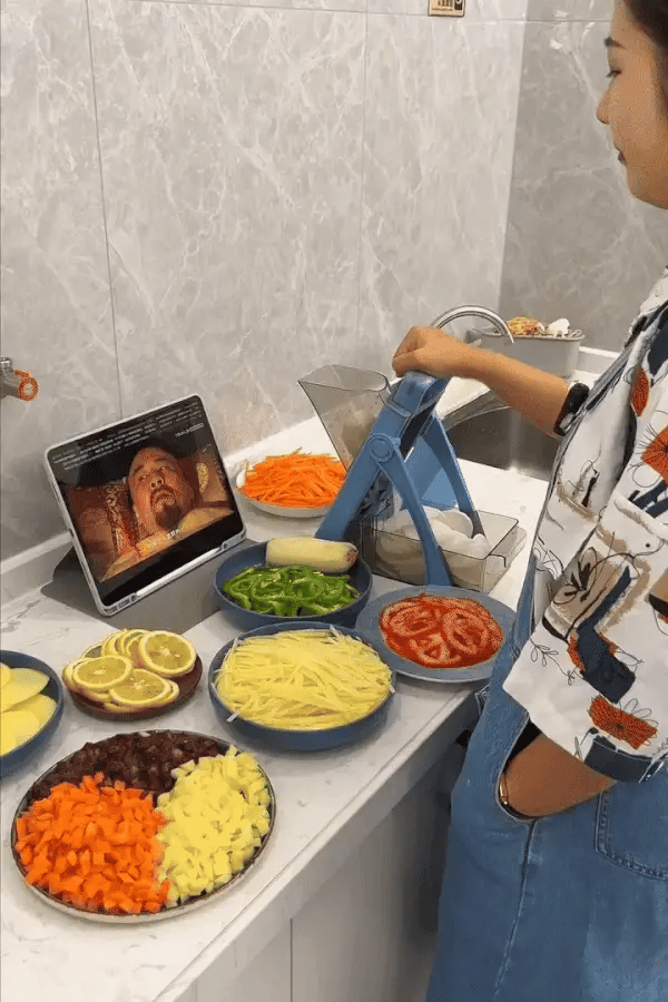 4-in-1 Manual Vegetable Cutter – Adjustable Mandoline Slicer